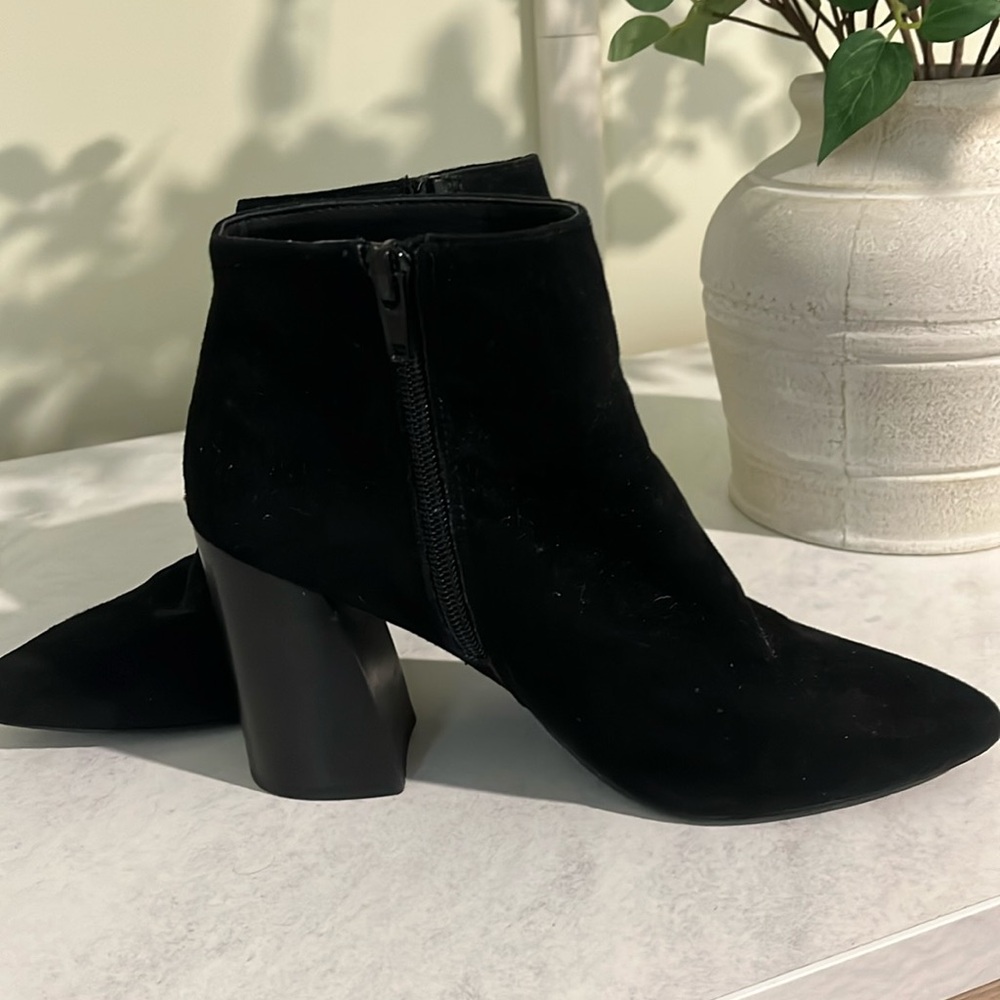 Steve Madden black ankle bootie